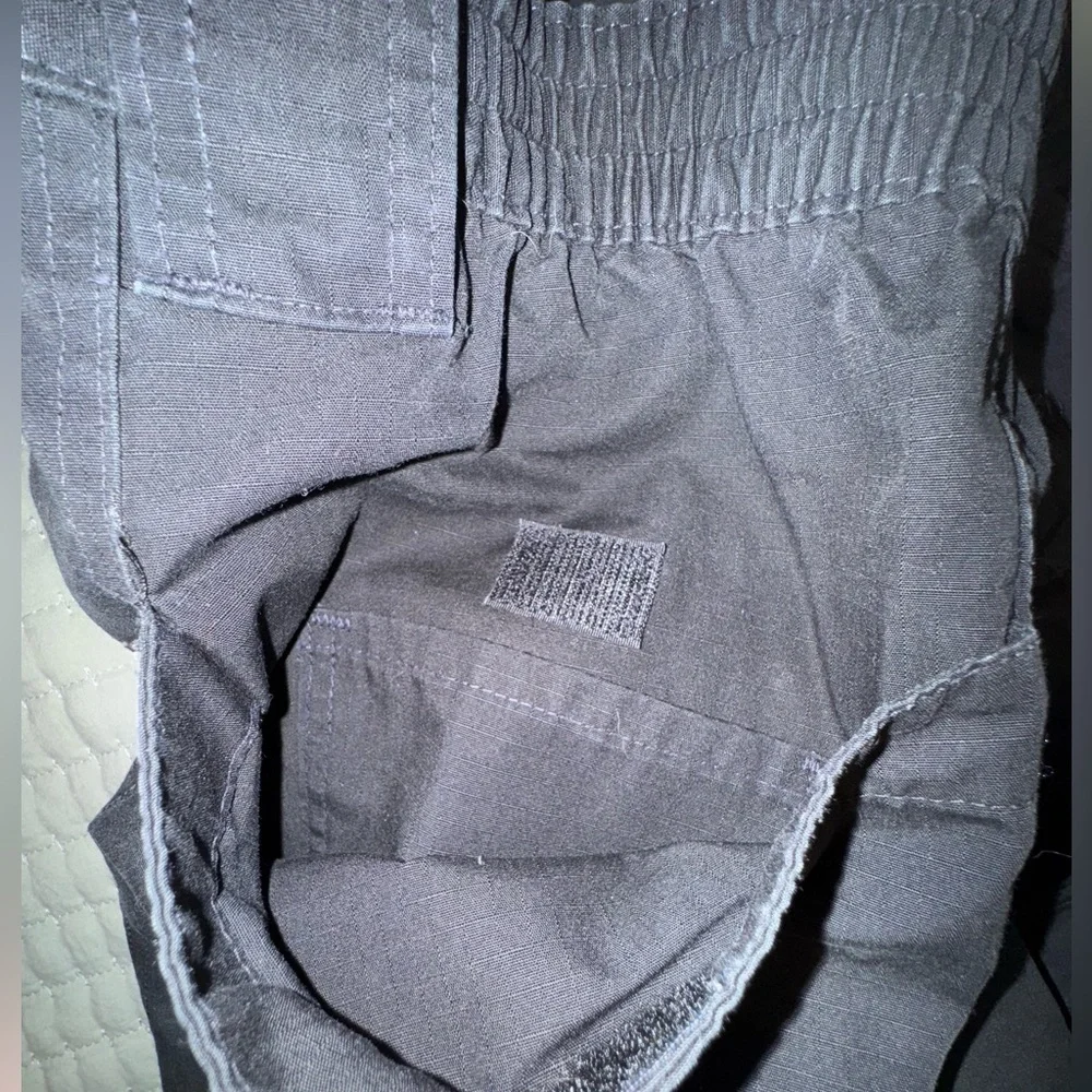 Propper brand Men's tactical Black Cargo Pants. Size 42/32. GUC